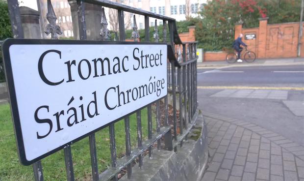 Council plans to erect over 300 bilingual street signs in one batch